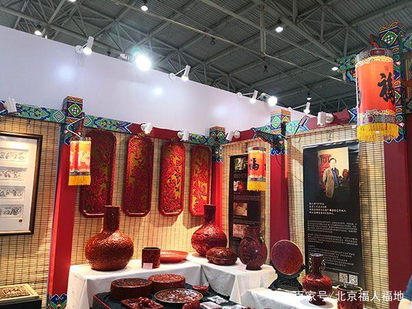 國家文化和旅游部長雒樹剛、北京宣傳部長杜飛進(jìn)等領(lǐng)導(dǎo)參觀非遺展